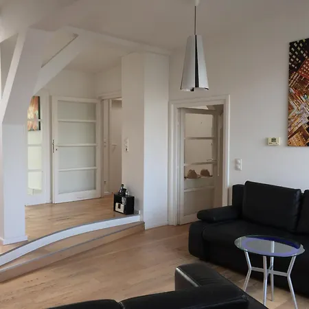 Ueber Den Daechern Von *