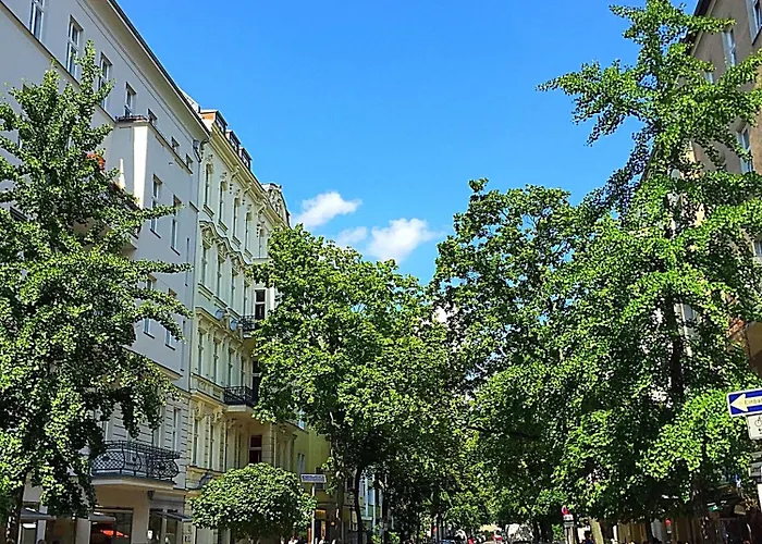 Ueber Den Daechern Von