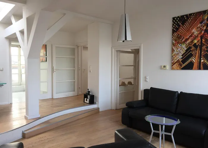 über Den Dächern Von *